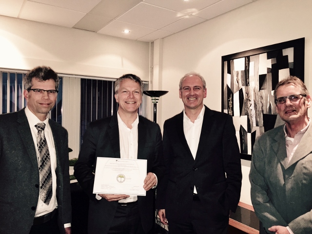 vlnr Adriaan van Engelen (MPZ), Wouter Bos (VU MC raad van bestuur),  Michel Schapers (facilitair manager) , Cock van der Linden (milieucoördinator) 